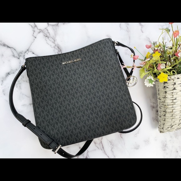 Gaby’sBags👜NWT Michael Kors Purse👜 - Picture 4 of 7